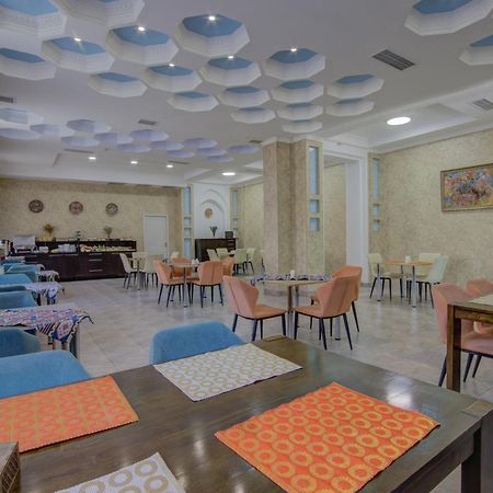 Shah Palace Hotel Bishkek Exterior foto