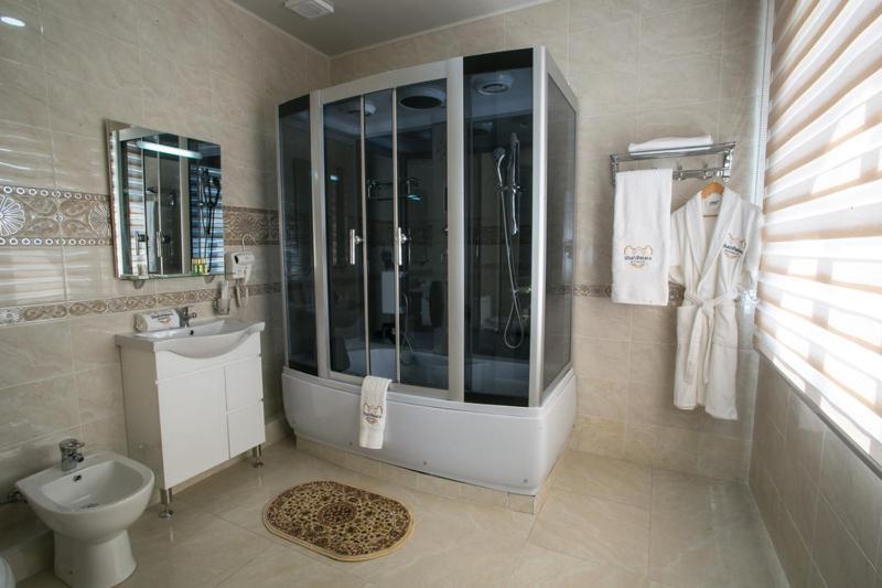 Shah Palace Hotel Bishkek Habitación foto