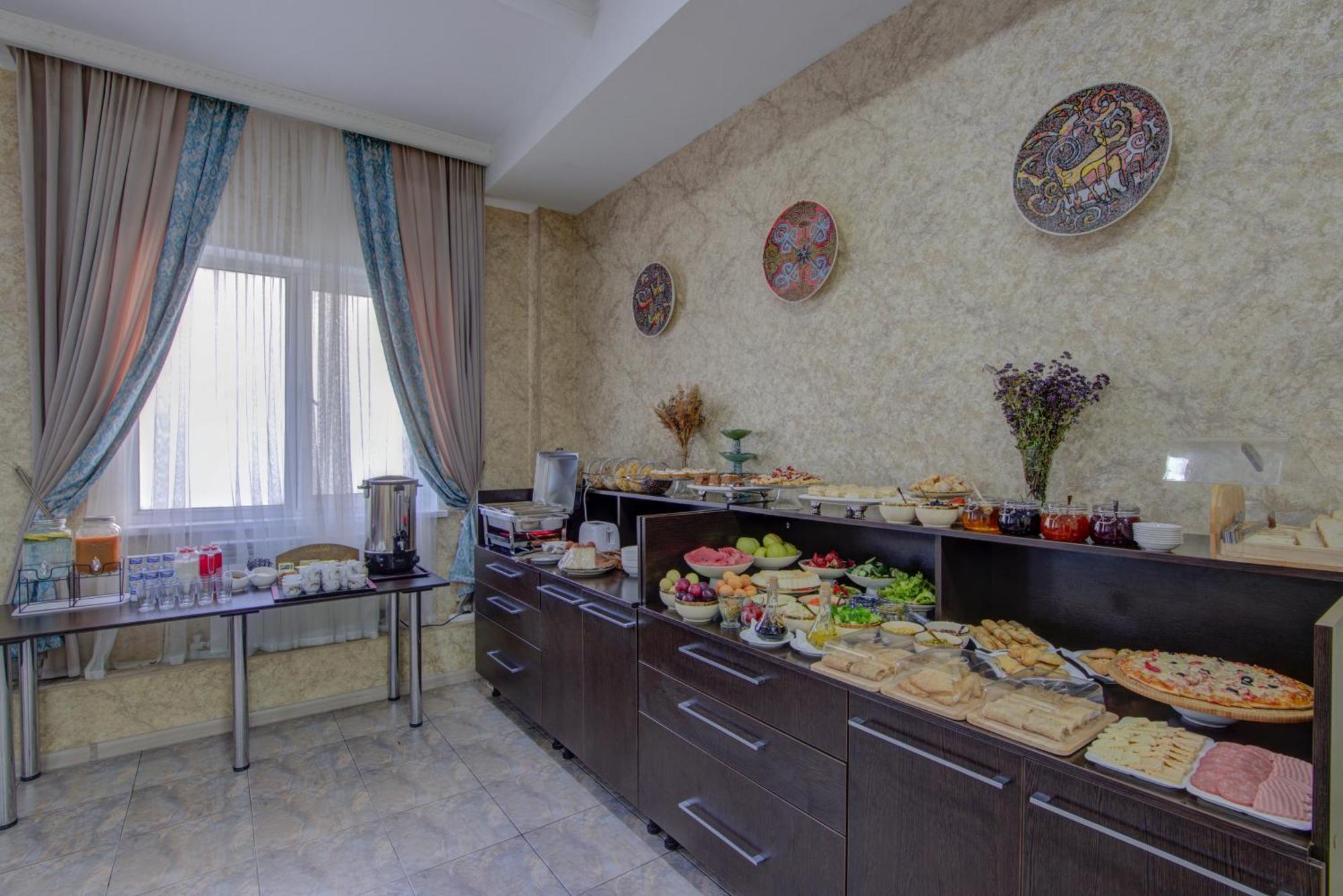 Shah Palace Hotel Bishkek Exterior foto
