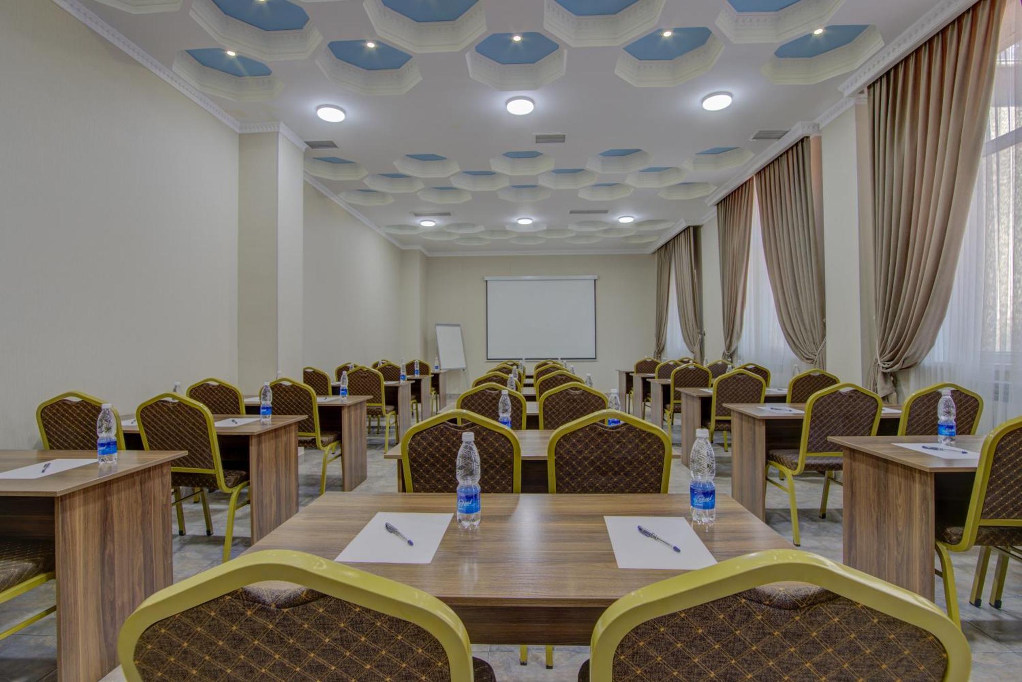 Shah Palace Hotel Bishkek Exterior foto