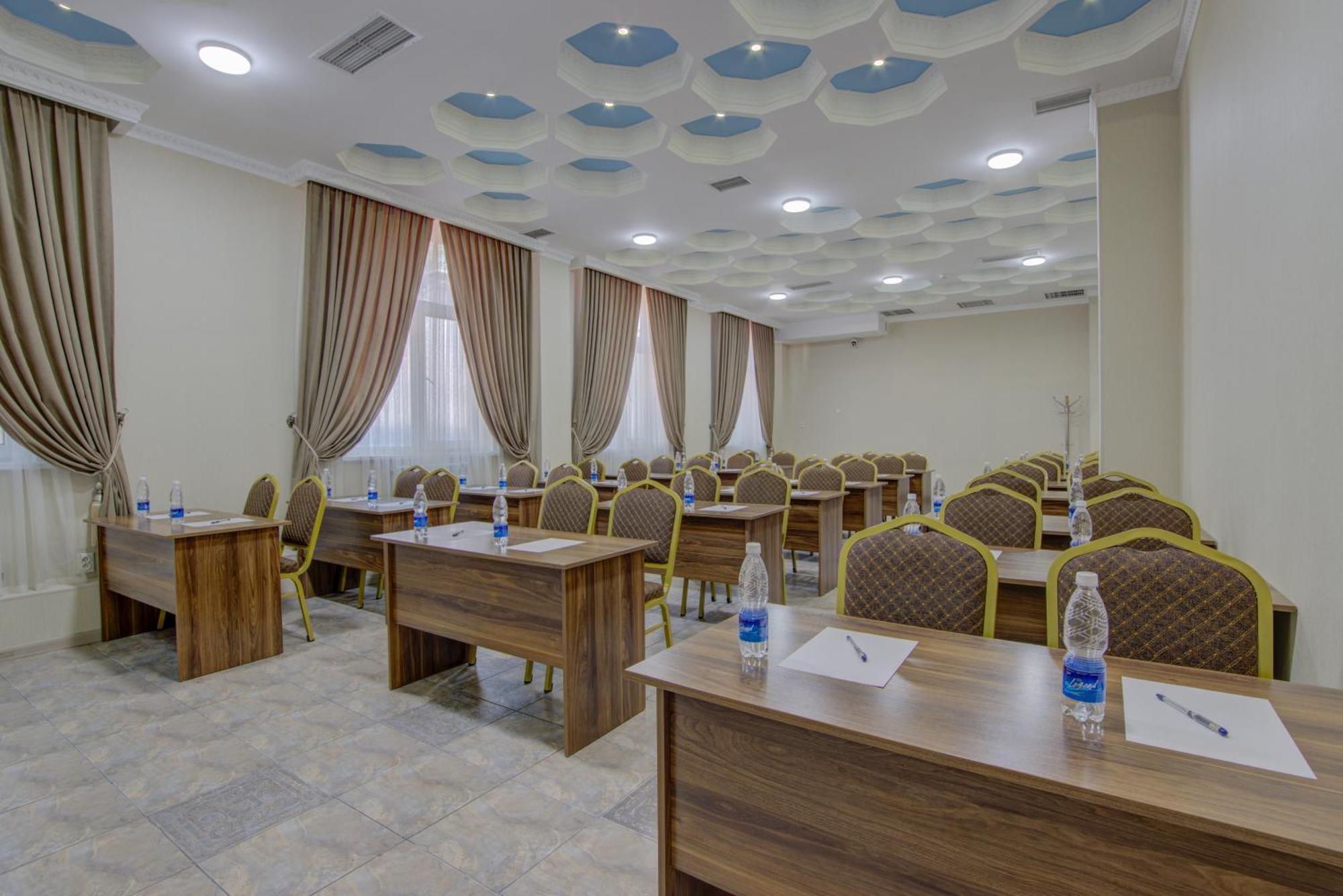 Shah Palace Hotel Bishkek Exterior foto