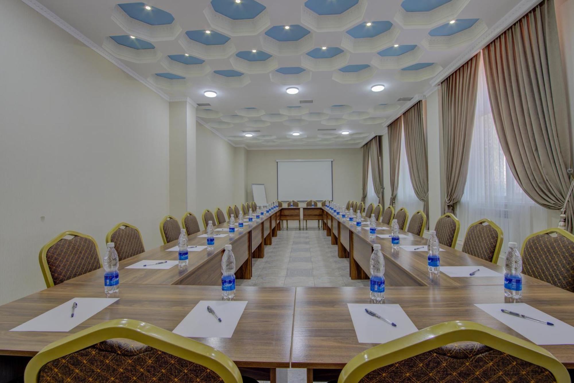 Shah Palace Hotel Bishkek Exterior foto