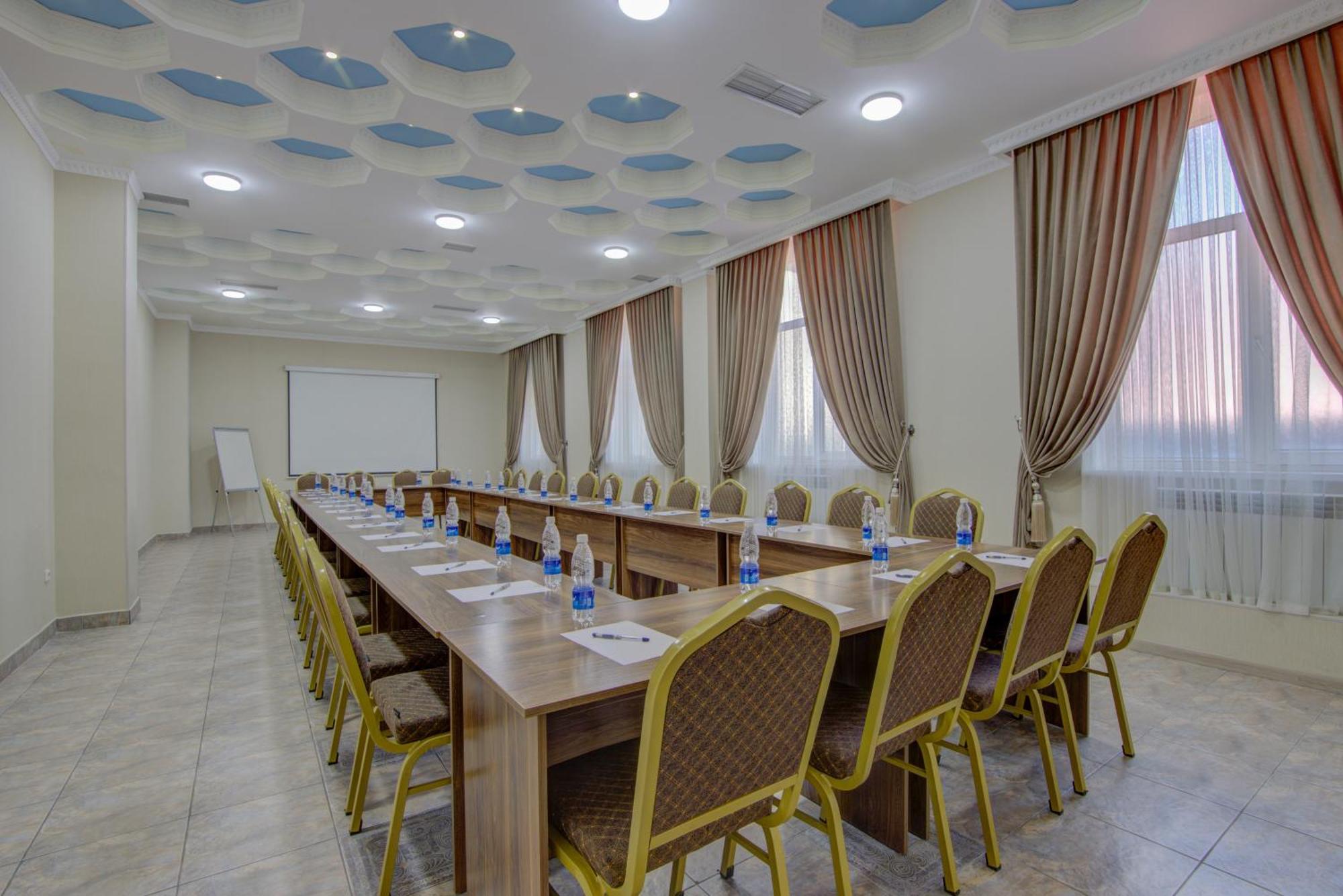 Shah Palace Hotel Bishkek Exterior foto