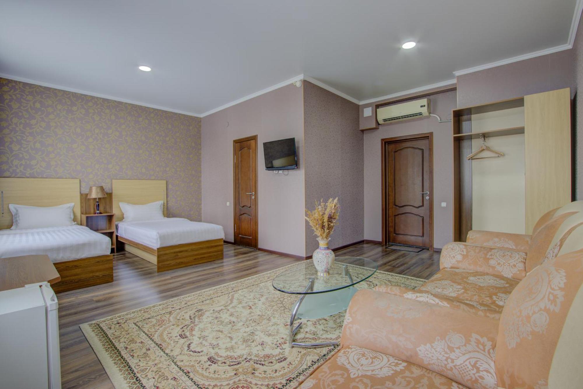 Shah Palace Hotel Bishkek Exterior foto