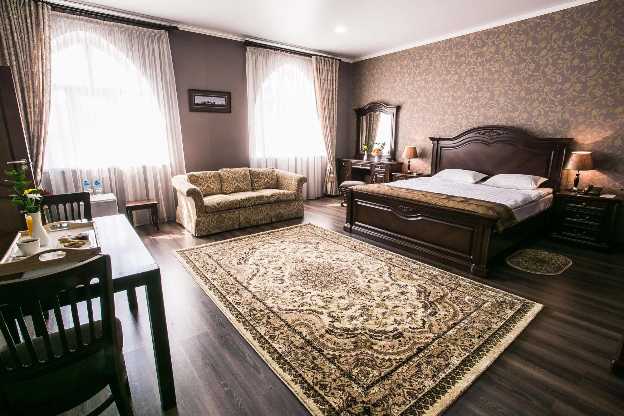 Shah Palace Hotel Bishkek Exterior foto